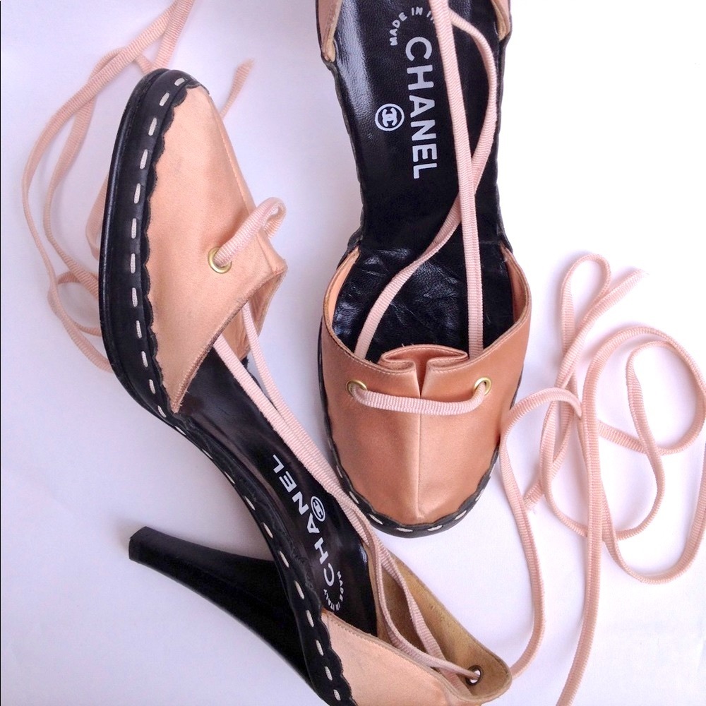 CHANEL Vintage Cloth Heels